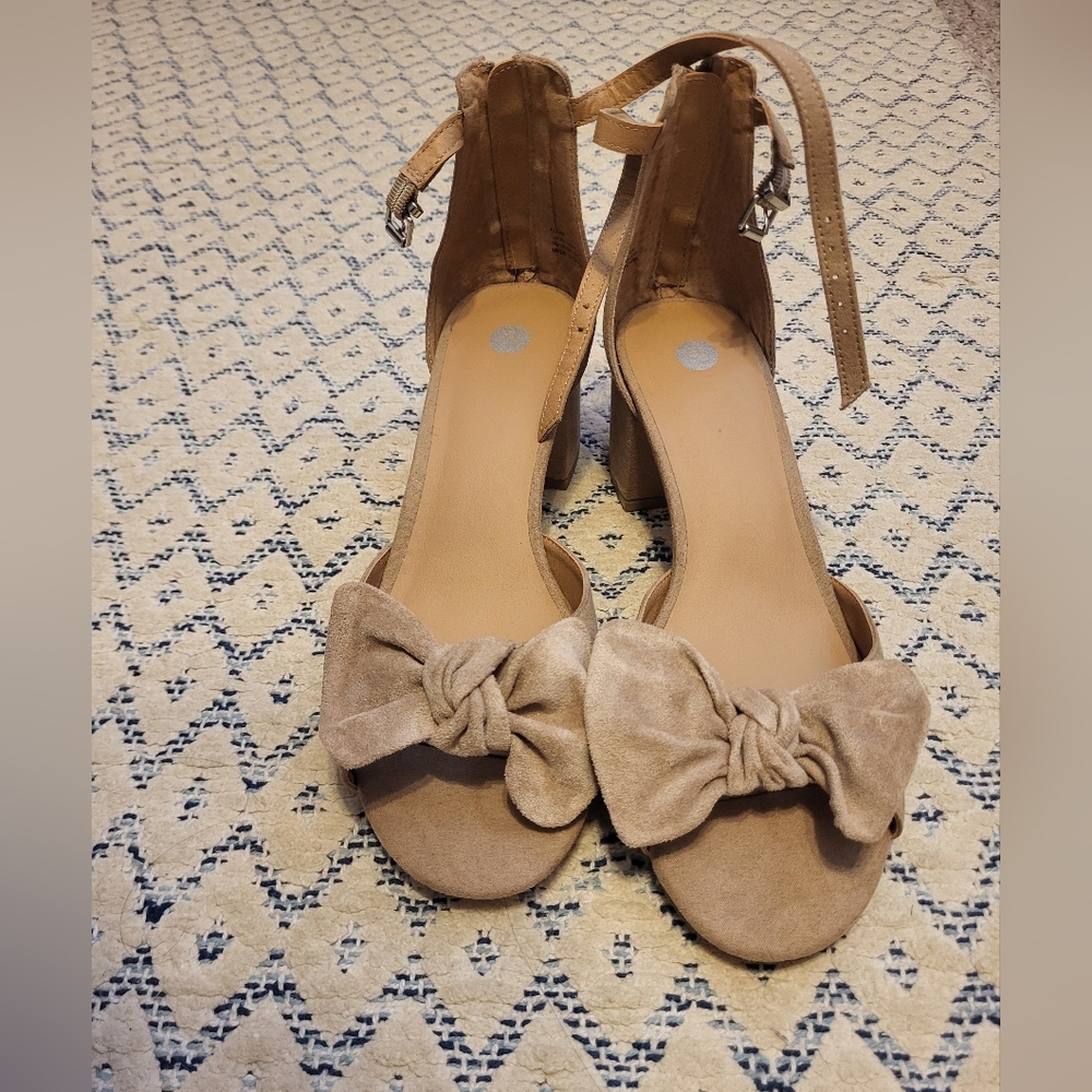 Tan Suede-Like Bow Heels